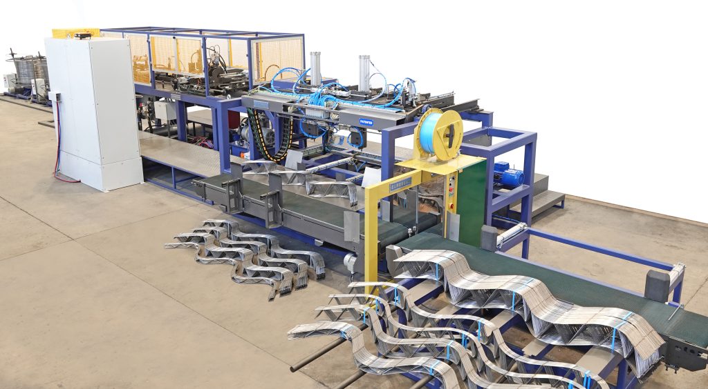Automatic welding lines for the production of truss-type strip spacers